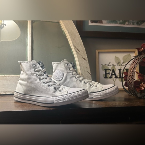 Converse Chuck Taylor All Star monochromatic white canvas high tops. 10 W 8  Men - Picture 7 of 10